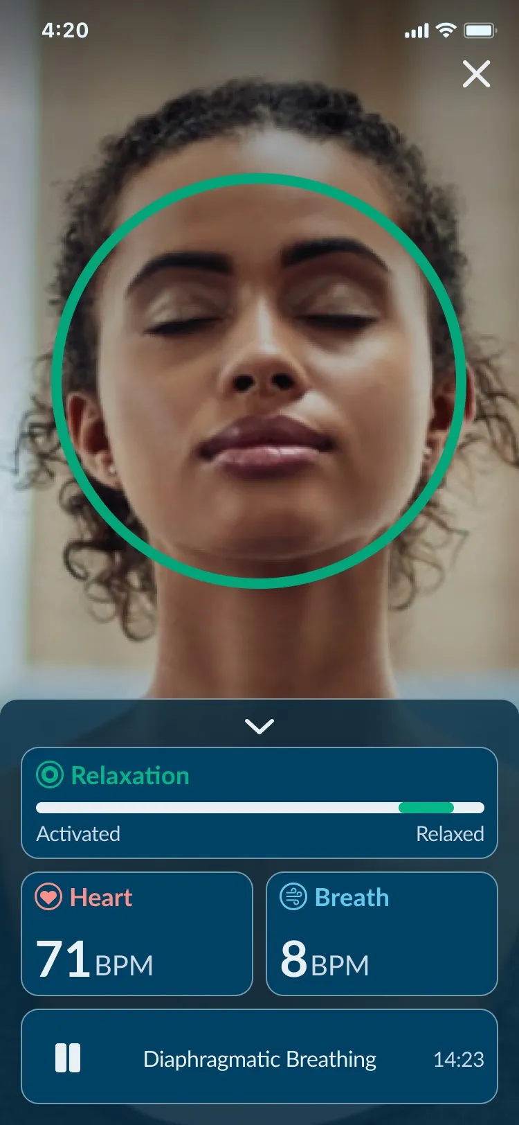 The same Juva session screen over fourteen minutes later: the user's eyes are closed, the relaxation indicator sits near Relaxed, heart rate 71 BPM, breath rate 8 BPM. The indicator pill is the same green as in the activated state.